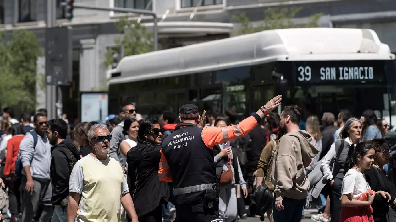 O vedere a haosului urban ca o pană de curent pe scară largă lovește Spania și Portugalia în jurul prânzului luni, în timp ce cauzele sunt încă necunoscute în Madrid, Spania, pe 28 aprilie 2025.