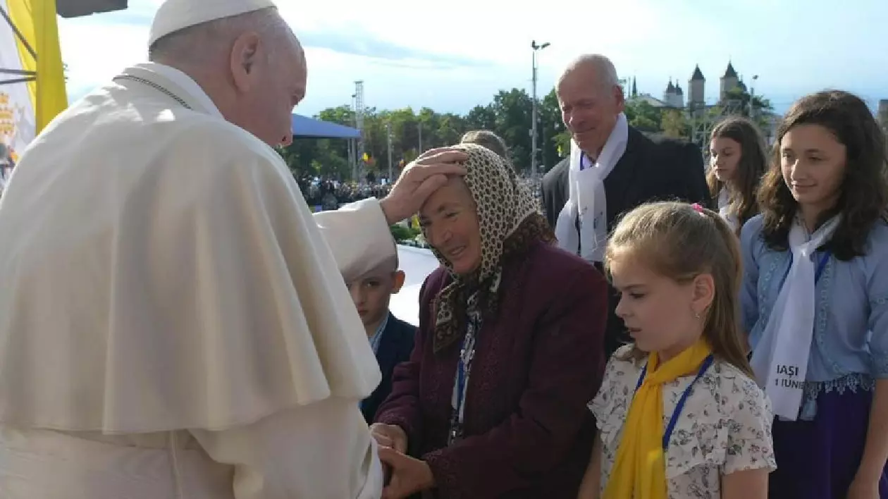Ieșeanca Elisabeta Bălan, femeia căreia Papa Francisc i-a sărutat mâinile, în 2019: „Nu voi uita niciodată”