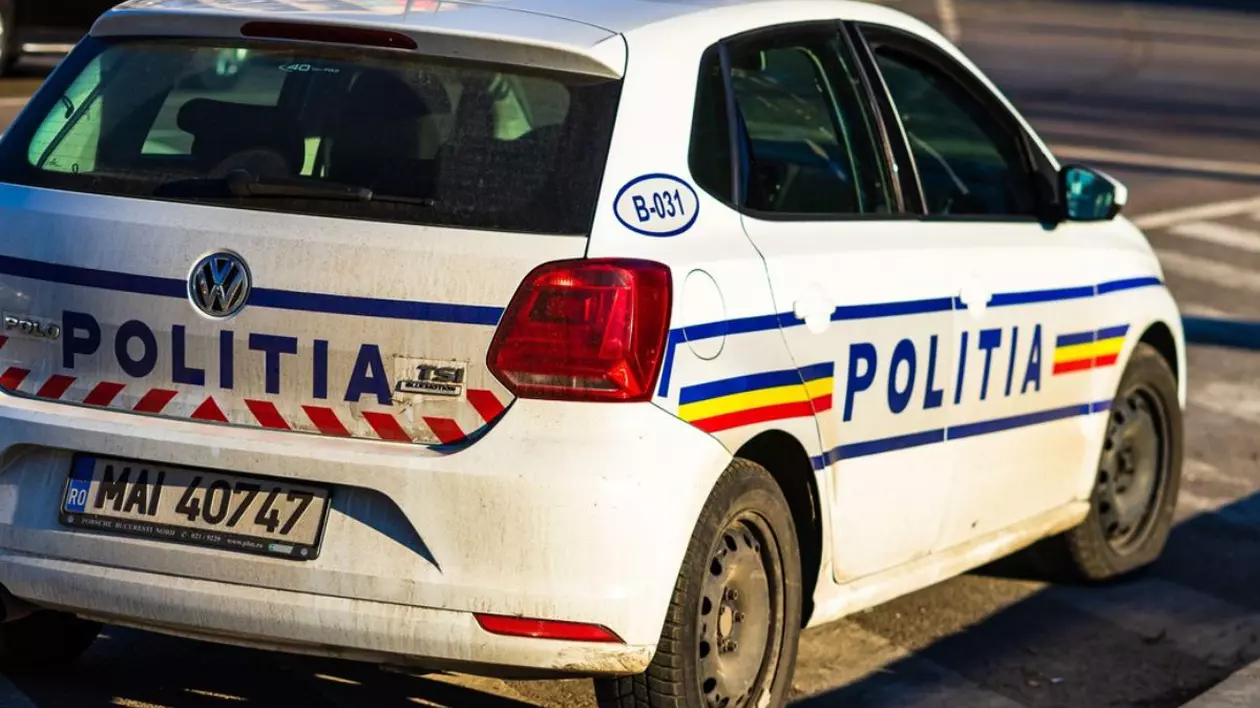 Masina de politie in strada