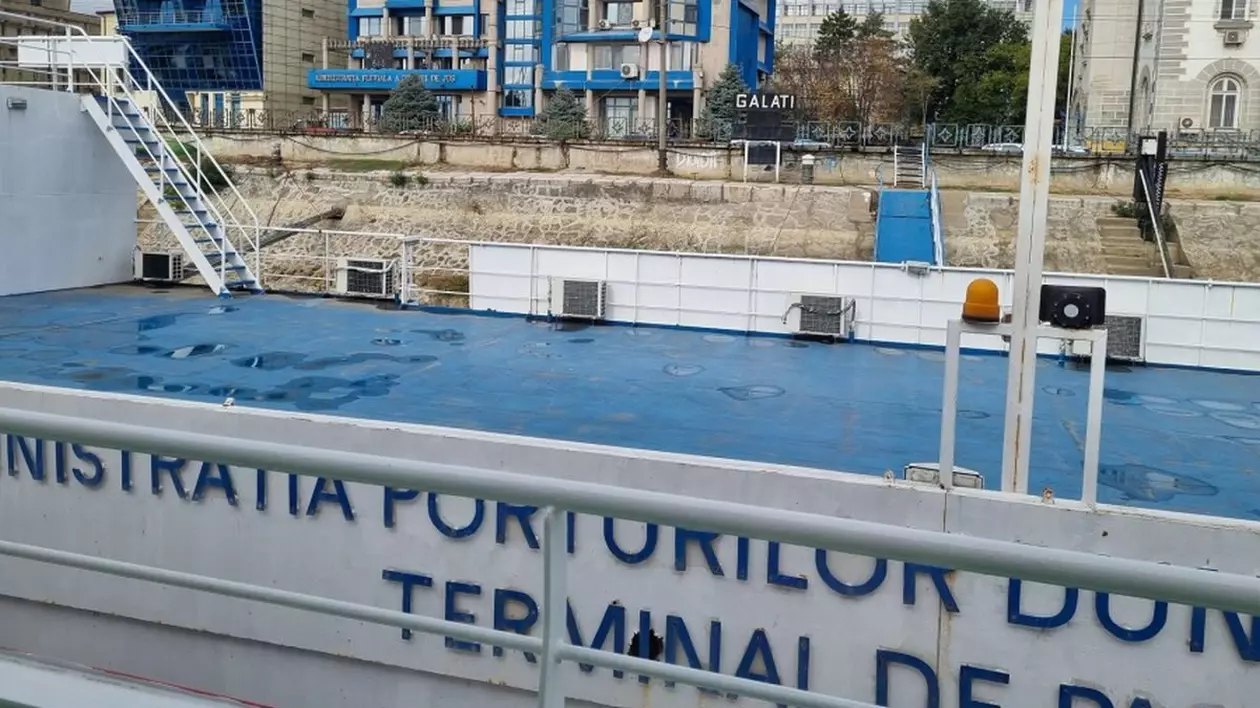 Un ponton de 1 milion de euro de la Galați așteaptă pasageri de 14 ani, dar nicio navă nu acostează