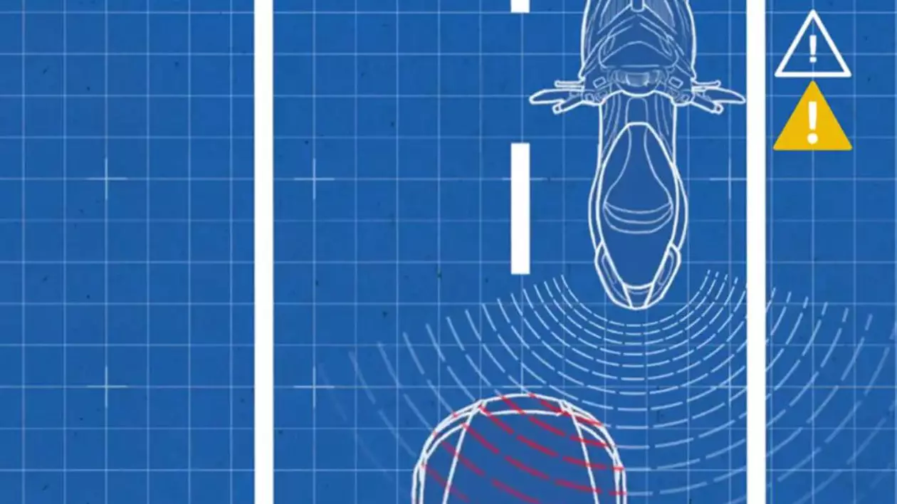 desen care prezintă modul de funcționare al unui sistem radar 4D pentru motociclete. În centrul imaginii, apare o motocicletă desenată de sus, aflată pe banda sa de mers.