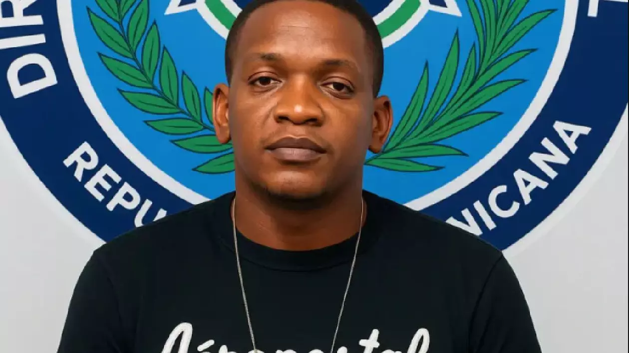 Bărbat arestat după ce a acordat interviuri pe bani în care a mințit că a salvat 12 oameni din clubul dominican Jet Set, inclusiv o vedetă de știri