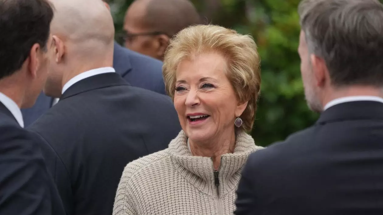 Secretarul educației din SUA, Linda McMahon