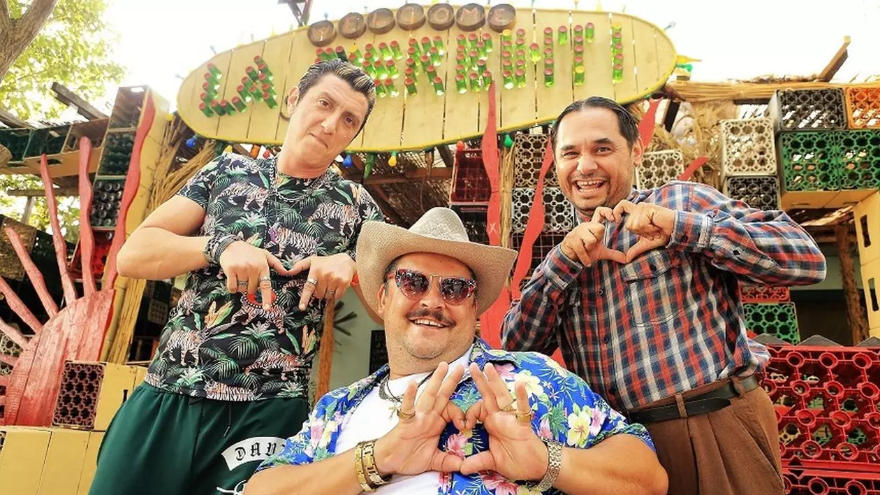 Costi Diță, Mihai Bobonete și Mihai Rait în serialul Las Fierbinți, unde le dau viață personajelor Giani, Bobiță și Dorel