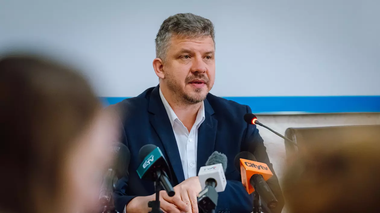 Soos Zoltan, primarul din Târgu Mureș, în timpul unei conferințe de presă.