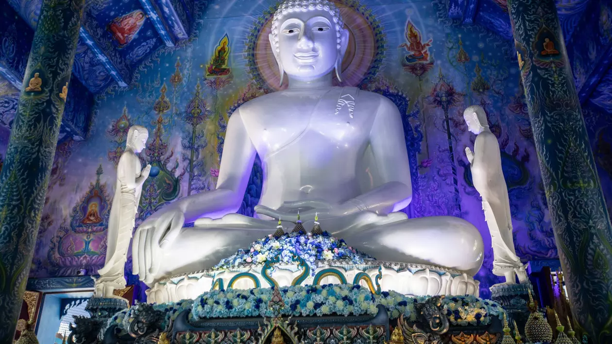 Statuia lui Buddha intr-un temp. Imagine cu caracter ilustrativ. FOTO: Hepta.