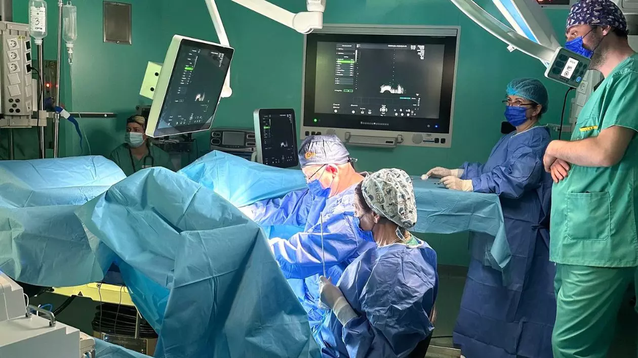 Echipa medică, condusă de către Dr. Florin Szasz, realizează un nou tratament minim invaziv împotriva fibroamelor uterine la Spitalul Clinic Județean de Urgență Bihor