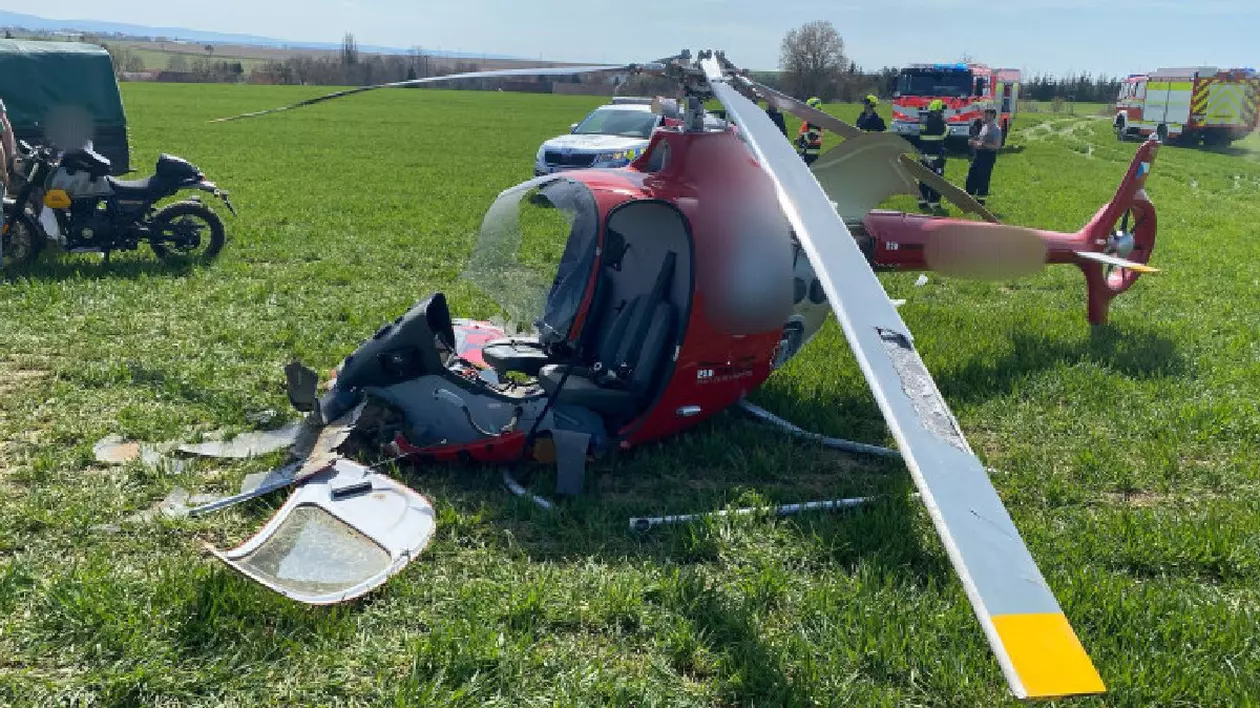 Elicopter avariat, după un accident aviatic