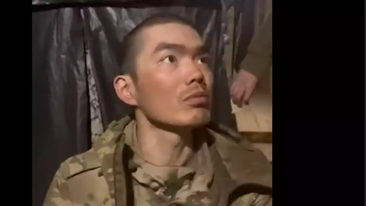 Unul dintre soldații chinezi capturați de ucraineni Captură X