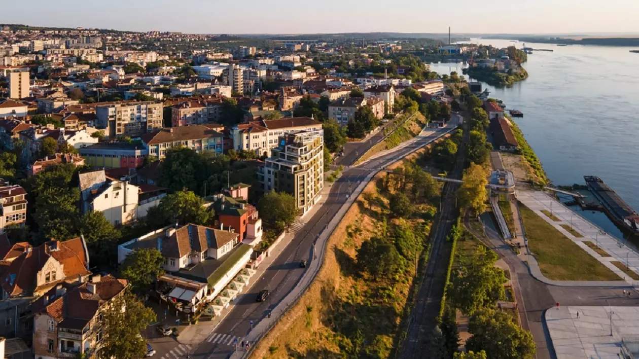 Ce să vizitezi la Ruse – obiective turistice - Vedere aeriană asupra oraşului Ruse şi asupra Dunării