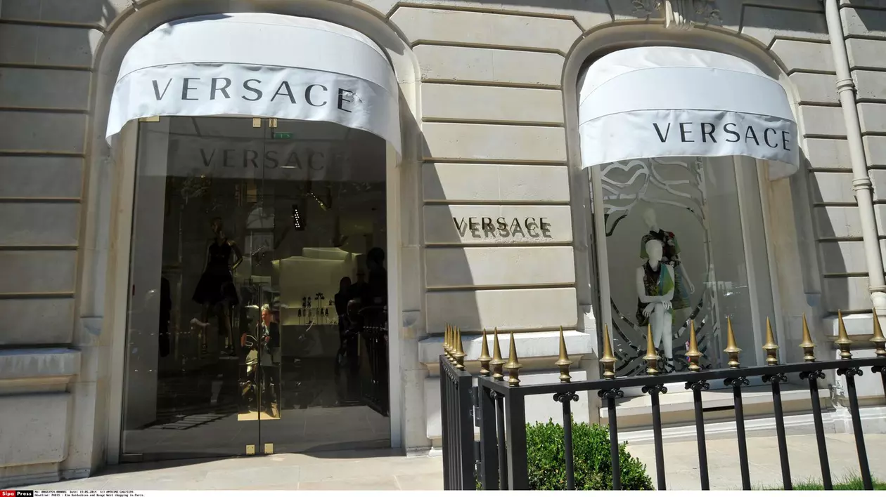 Versace, un magazin din Paris