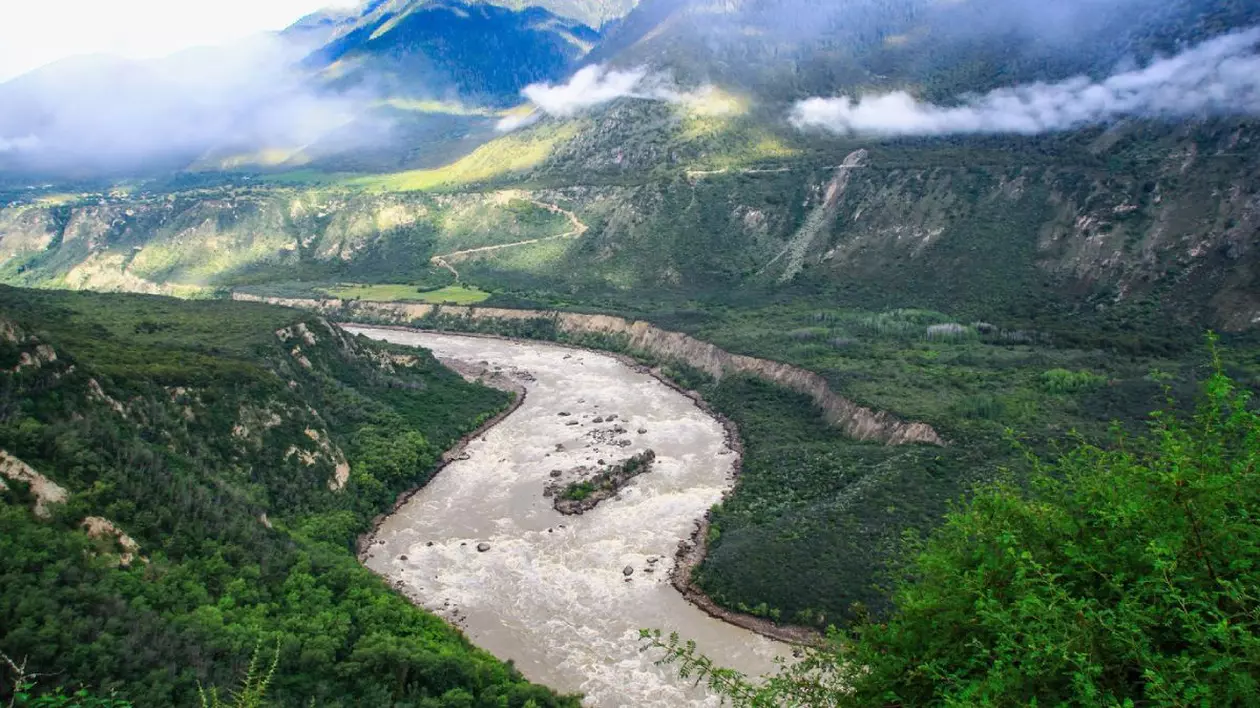 Yarlung Zangbu Grand Canyon, Nyingchi, China - 28 noiembrie 2024