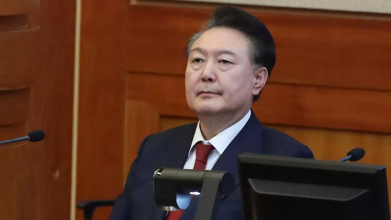 Yoon Suk Yeol surprins în timp ce stă pe scaun într-o sală din Curtea Constituțională - 20 februarie 2025