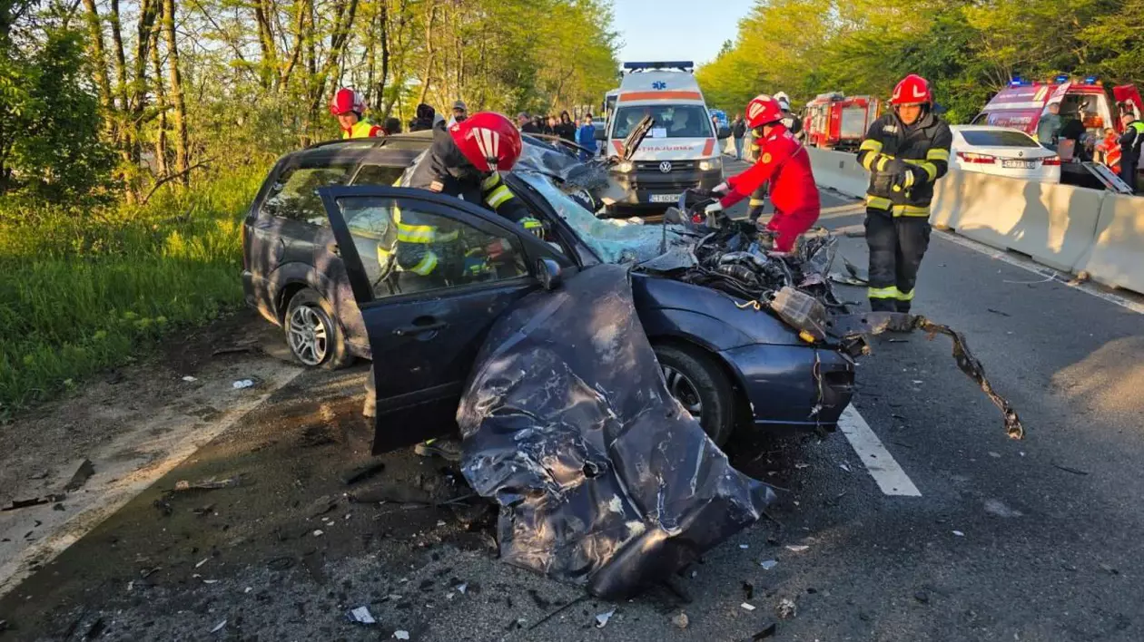 Un mort și un rănit grav, după un accident în care trei mașini s-au ciocnit, la Costinești