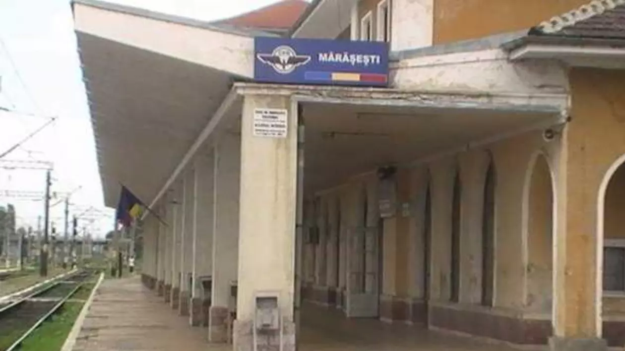 In imagine o gara goala, pe o vreme ploioasă