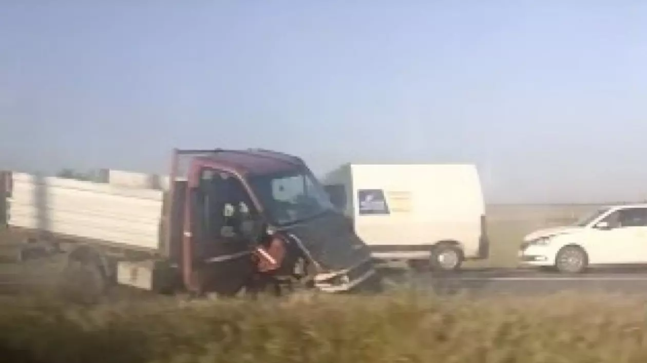 O șoferită neatentă din Galați a blocat traficul pe DN 25: doi oameni au fost răniți și patru mașini avariate
