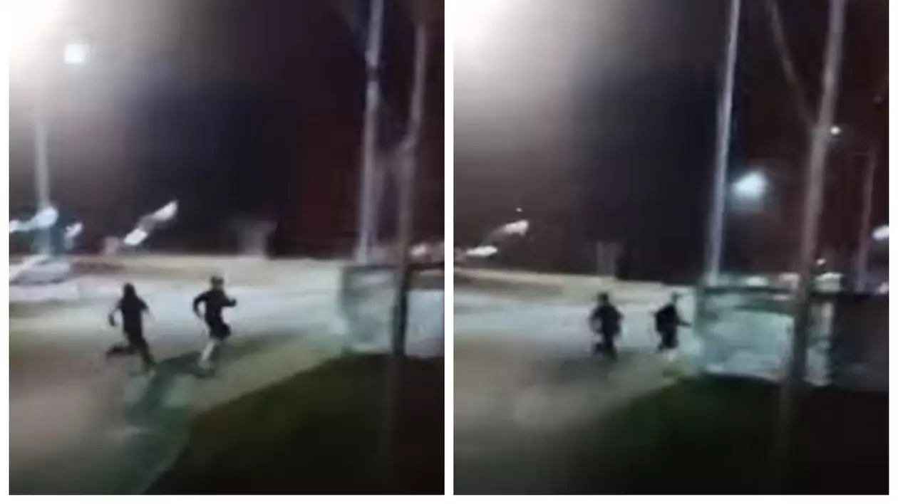 În imagini sunt ilustrați doi copii care aleargă pe o stradă, în timpul nopții