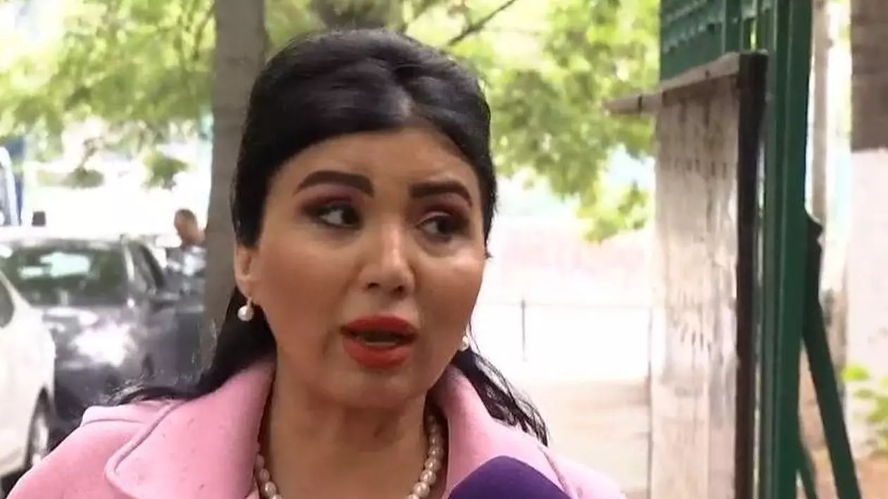 Adriana Bahmuțeanu, prima reacție după ce a ajuns la proces, dată în judecată de fiul ei: „Manipulați și influențați”