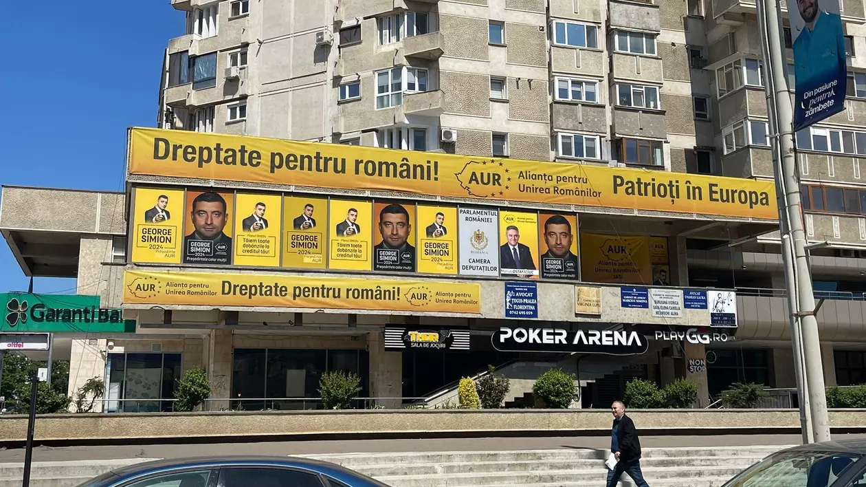 Afișe ale partidului condus de George Simion la Iași