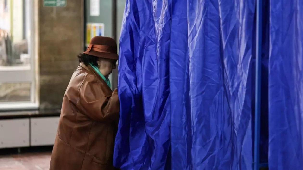 Prezență la vot de peste 120% la o secție de votare din Târgu Mureș. Motivul care a determinat oamenii să se adune acolo