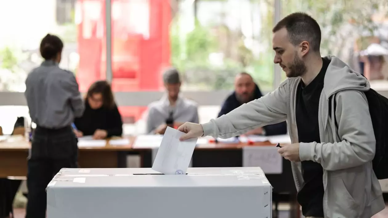 Câți români ar putea să voteze până la finalul zilei, după cifrele înregistrate la ora 14.00, în ambele tururi