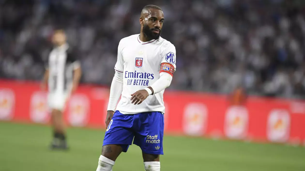 Fotbalist căpitan de echipă, jefuit chiar în timp ce juca în meciul Olympique Lyon – Angers