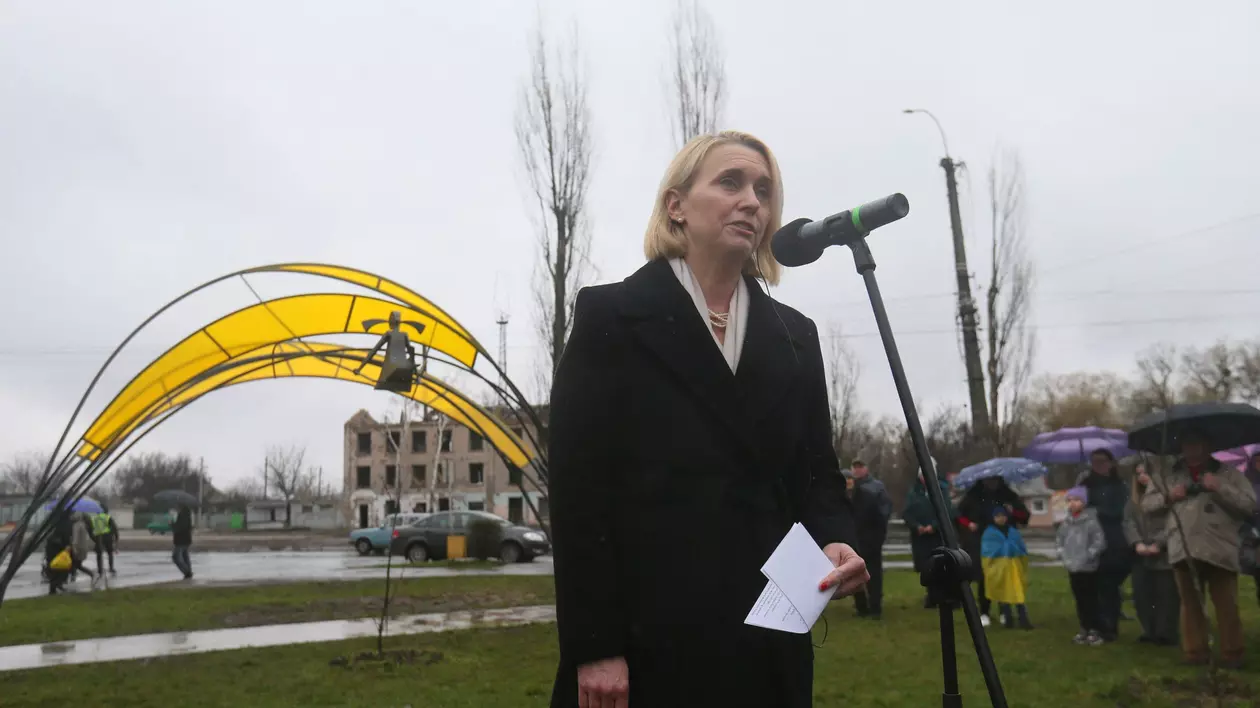 Fosta ambasadoare a SUA în Ucraina a dezvăluit motivul pentru care a demisionat din funcție: „Donald Trump presează victima, nu agresorul – Rusia”