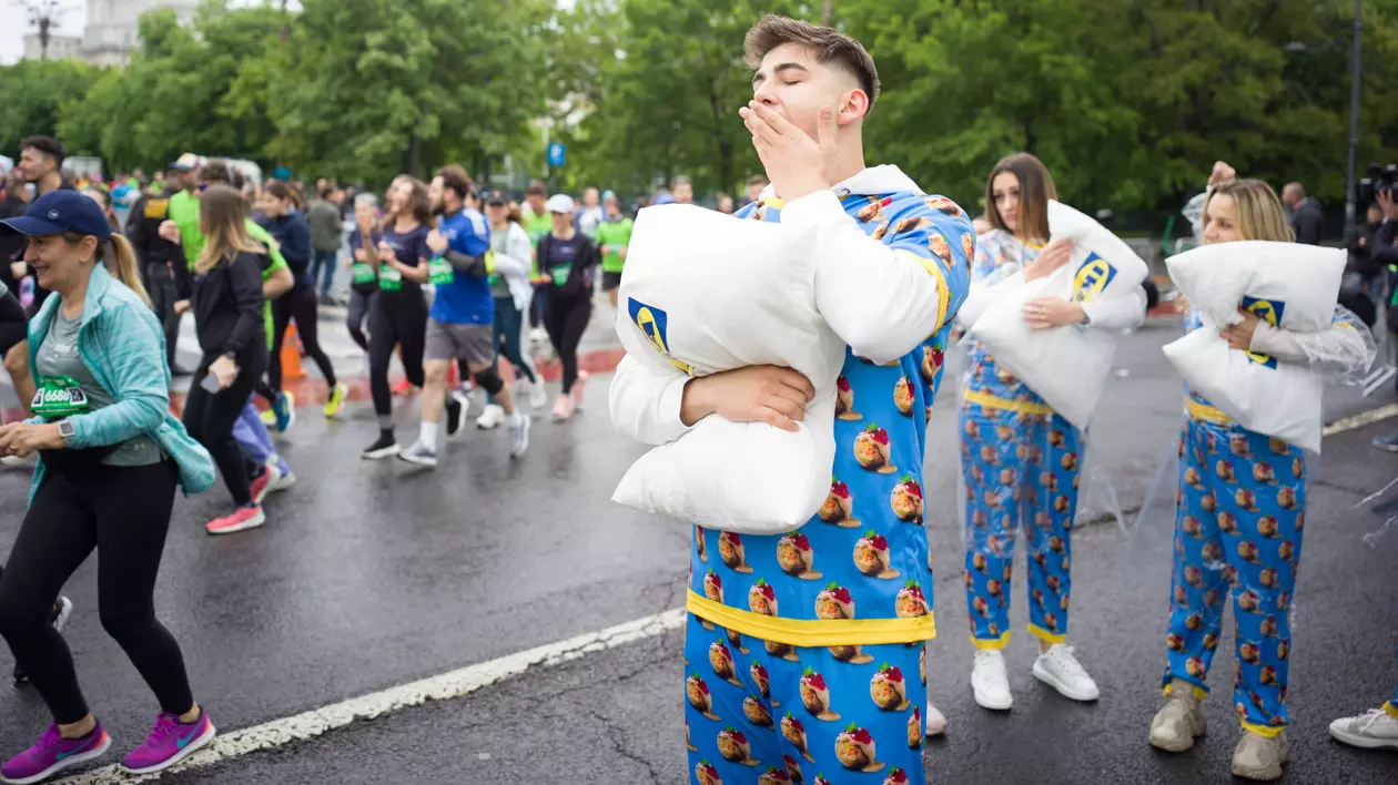 Somnul îți dă superputeri! IKEA a adus o pernă uriașă pentru relaxare și premii speciale la OMV Petrom Bucharest Half Marathon