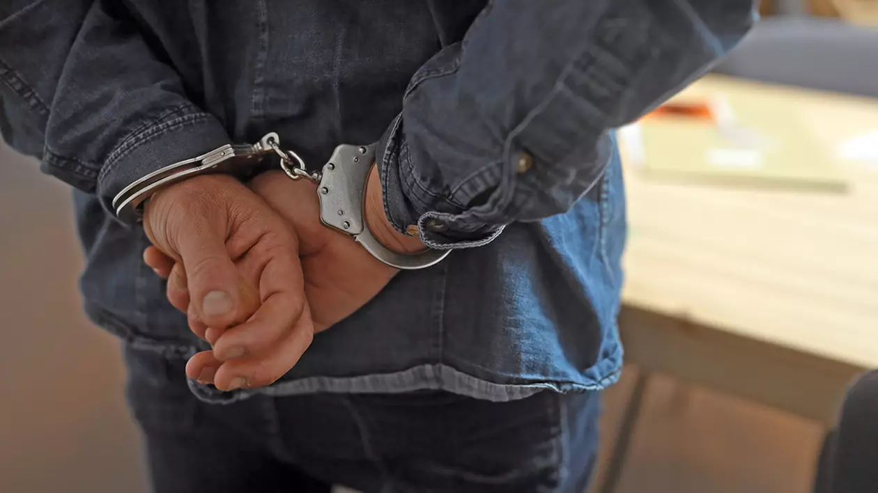 Cum i-au iertat magistraţii pe cei care au abuzat sexual o minoră: „a fost o frumoasă poveste de iubire”. Unul dintre prădători a violat din nou şi e acum în arest