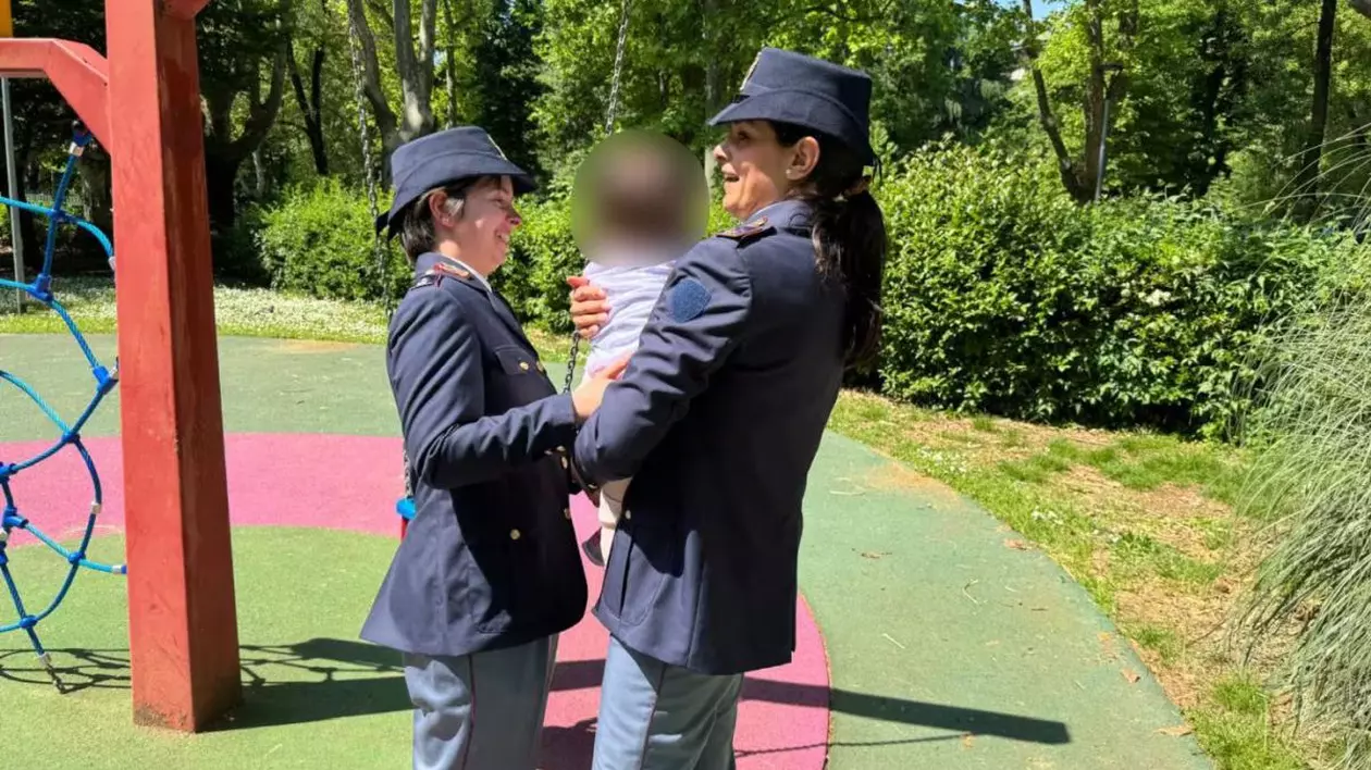 O bebelușă de 14 luni dispărută de peste un an a fost găsită și salvată dintr-o casă în care era ținută în condiții cumplite, în Italia