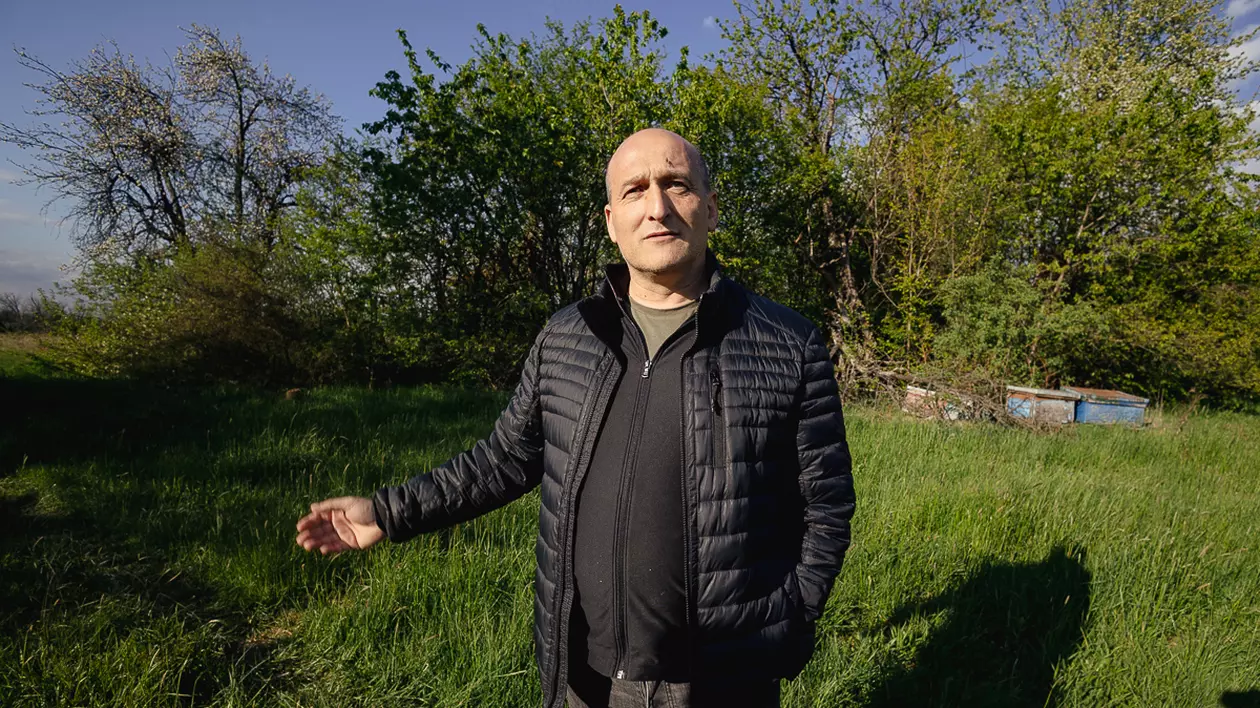 Lider al românilor din Serbia despre biserica în garajul de combine și mineritul cu cianuri: „Ajutați-ne să stăm în picioare!” | VIDEO