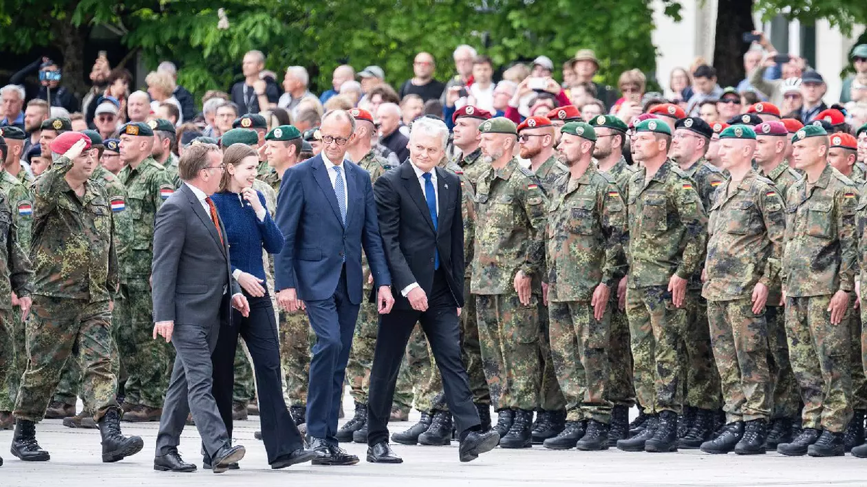 Țara din estul Europei în care Germania trimite o unitate militară permanentă, prima oară după Al Doilea Război Mondial