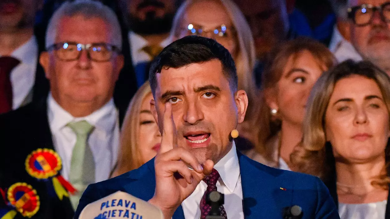 Candidatul Aliantei pentru Unirea Romanilor la alegerile prezidentiale, George Simion, sustine un discurs dupa aflarea exit-poll-urilor, in Bucuresti, duminica, 18 mai 2025.