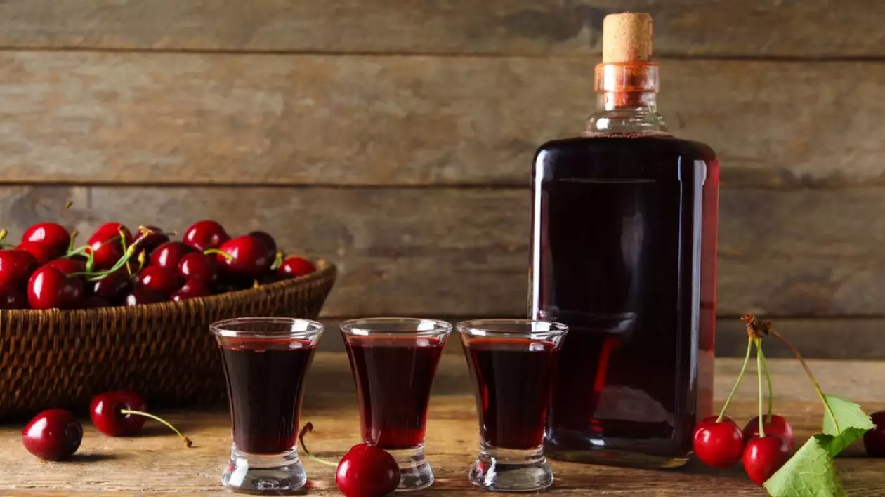 Cât alcool se pune la vişinată
