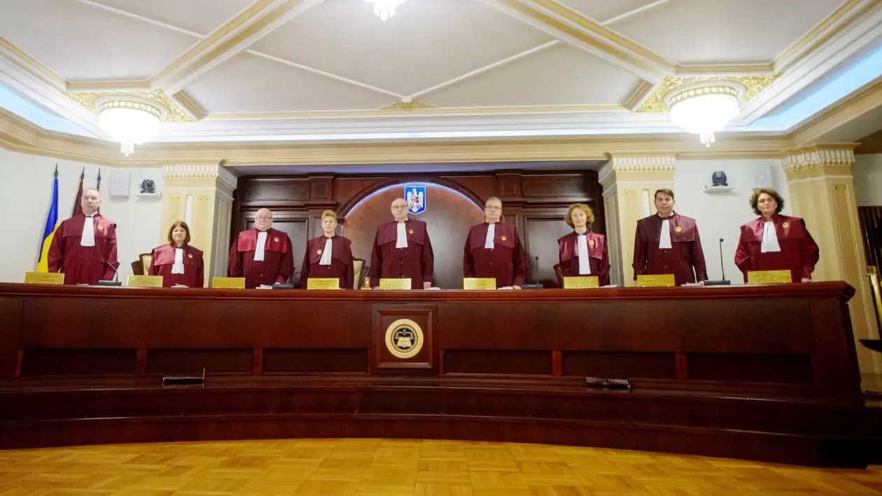 CCR a anunțat ședința de validare a lui Nicușor Dan înainte să dea un verdict la contestația lui George Simion: „În eventualitatea respingerii, Curtea Constituțională va organiza ședința solemnă”