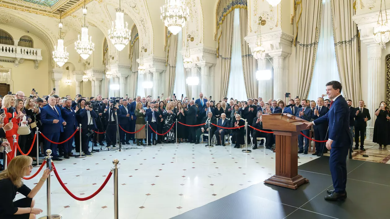 Cei doi mari actori, în primul rând (dreapta, pe scaune), la Cotroceni