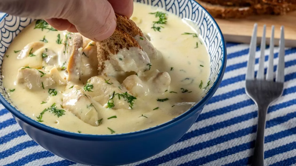 Ciulama de pui cu smântână – rețete simple și delicioase