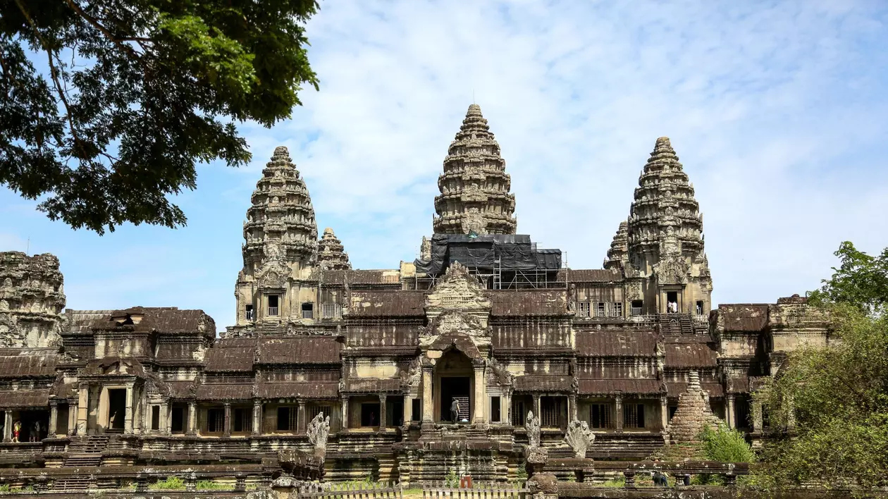 Trei oameni au fost uciși de un fulger care a lovit un templu inclus în Patrimoniul Mondial UNESCO, din Cambodgia