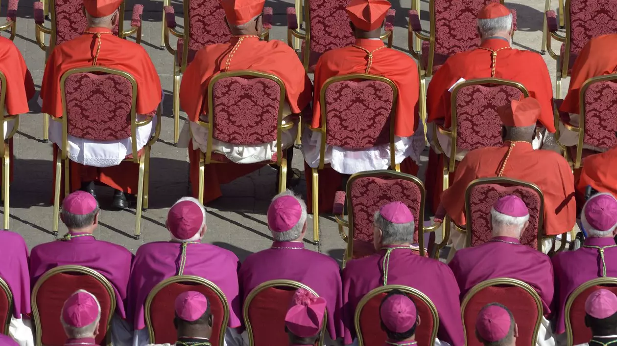 Secretele conclavului dezvăluite: alt cardinal era în frunte, dar Robert Prevost a cerut ajutor în ultima clipă
