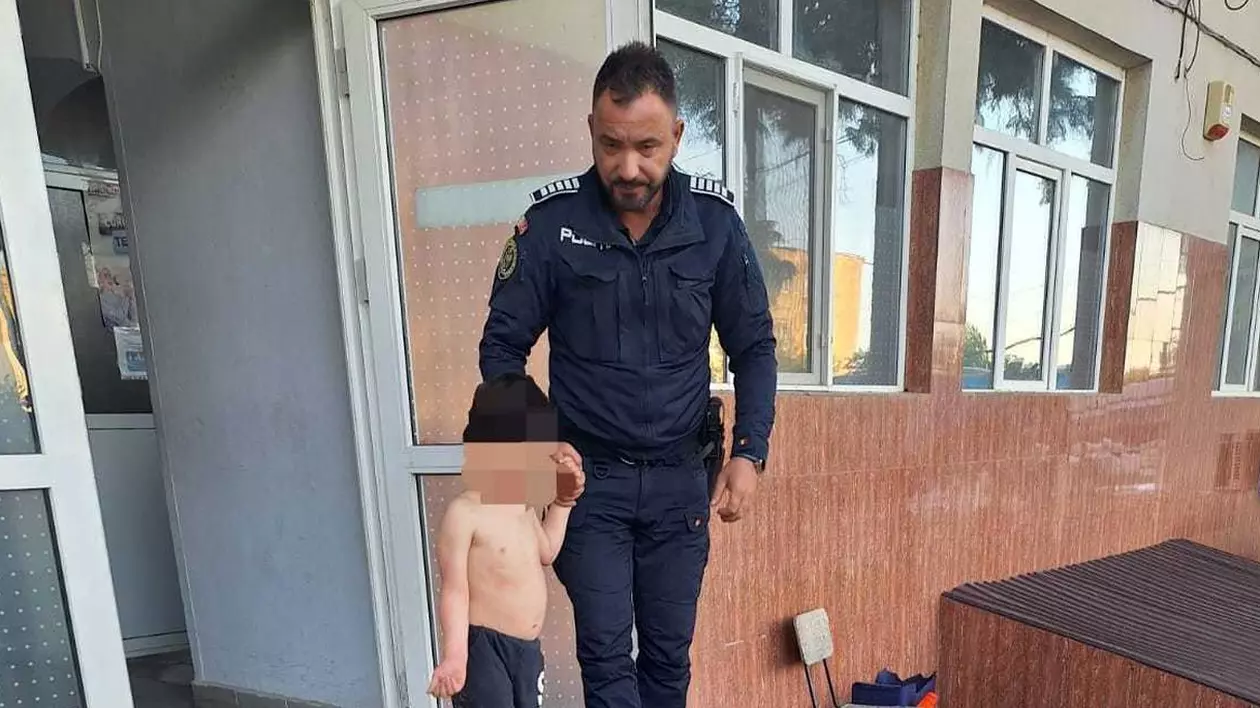 Un copil de 4 ani a căzut de la etajul 1 al unui bloc din Botoșani. Polițiștii l-au găsit pe stradă, aproape dezbrăcat