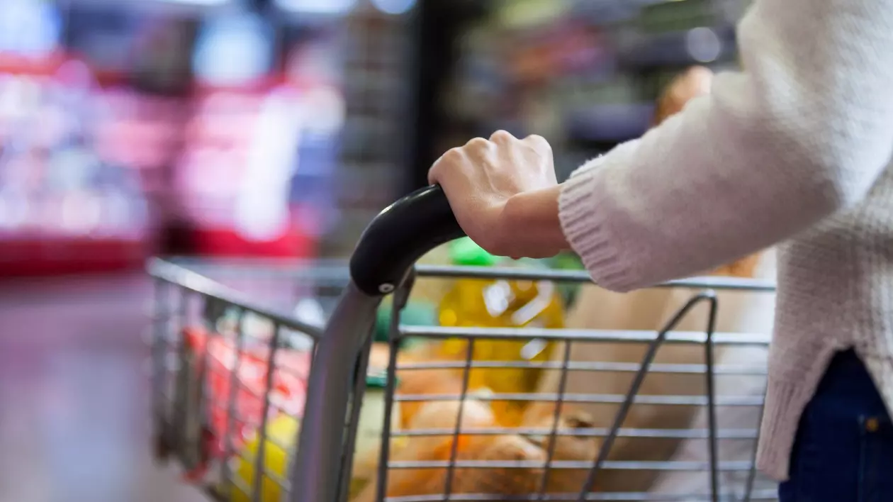 Penny retrage de la vânzare un lot de slănină cu boia din cauza prezenței bacteriei Listeria Monocytogenes