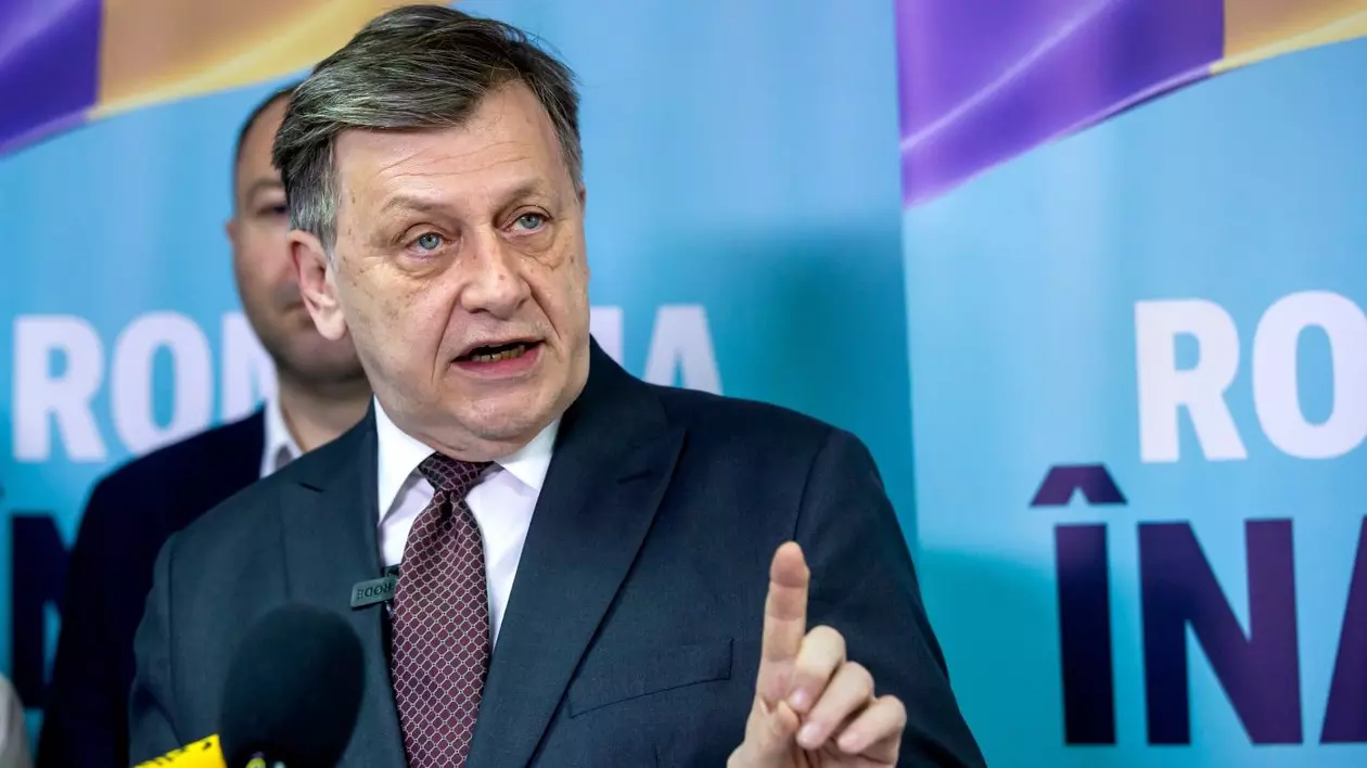 Crin Antonescu, replică dură pentru Cristian Tudor Popescu: „Nu mi-e frică de intoleranța tâmpă, mi-e silă”