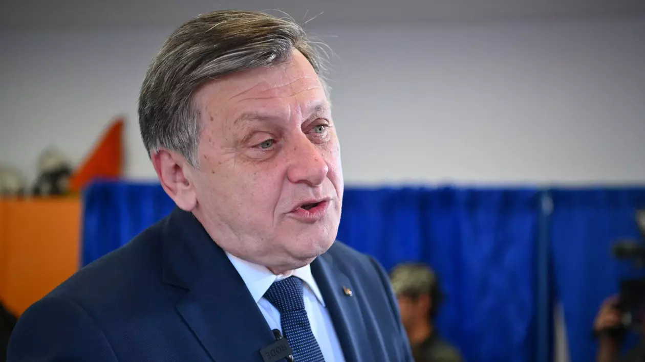 Crin Antonescu, mesaj despre campania pentru turul 2 al alegerilor prezidențiale: „Războiul celor două secte. Petrov contra Georgescu”. Cum l-a numit pe Nicușor Dan