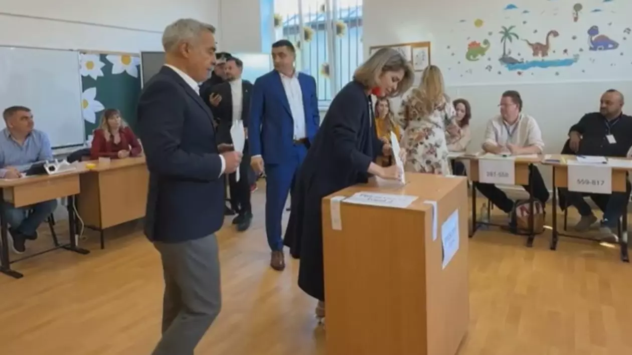 Cum a apărut Cristela Georgescu la secția de votare. Detaliul care a atras toată atenția la soția lui Călin Georgescu