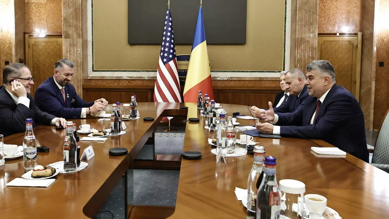 Premierul Marcel Ciolacu l-a primit la sediul Guvernului pe James Trainor, trimisul lui Donald Trump la București. A fost prezent și Dragoș Sprînceană