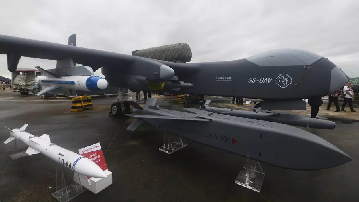 „Mama morții”: China pregătește lansarea unei drone-mamă capabile să elibereze roiuri de UAV-uri autonome letale