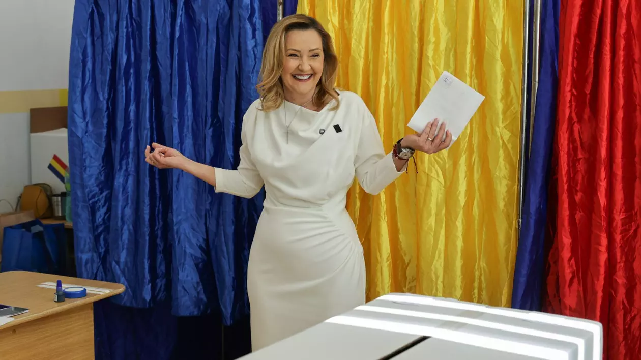 Poză cu Elena Lasconi ținând în mână buletinul de vot la alegerile prezidențiale 2025. Poartă o rochie albă