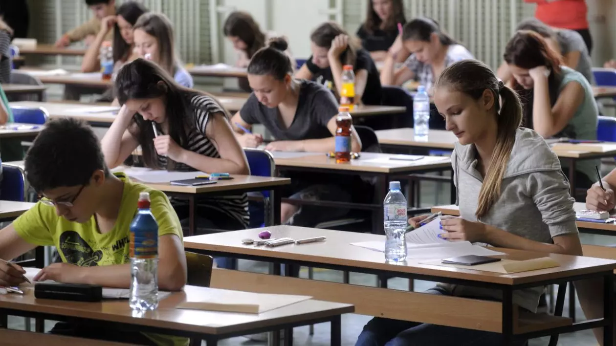 Evaluare Națională la mai multe materii. Expert în educație: „Avem comportament de coțofană”