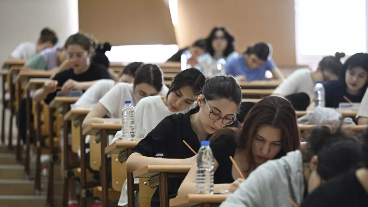 Daniel David anunță modificări ale examenului de Evaluare Națională. „Pe viitor, elevii vor fi testați la toate competențele cheie”