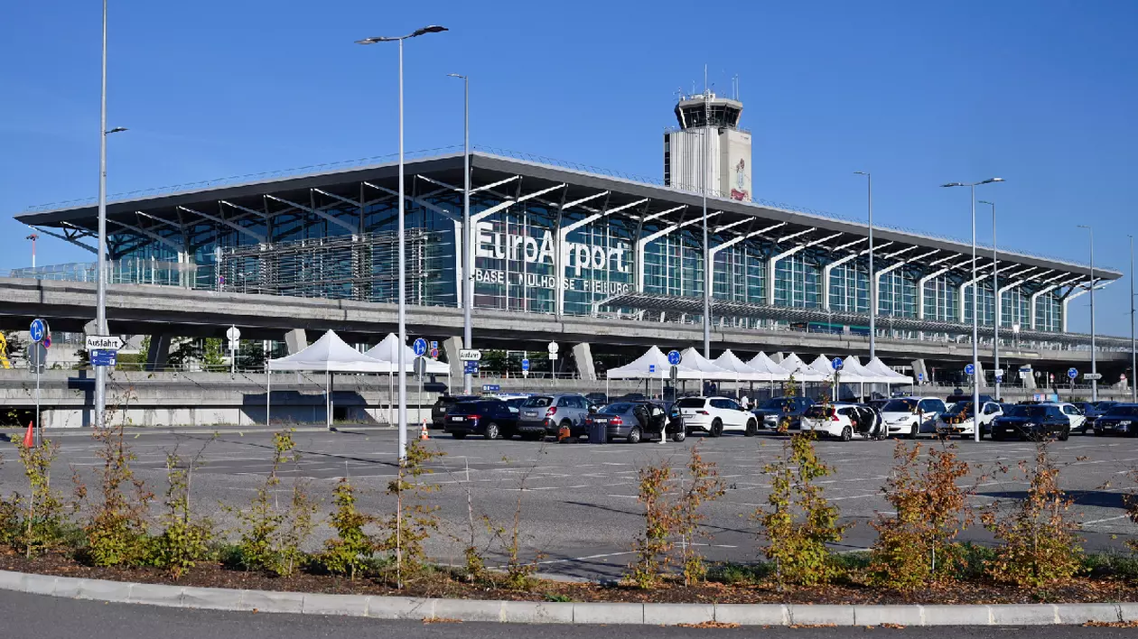 Aeroportul din Europa unde poți ateriza în trei țări simultan, iar cumpărăturile le poți face în două monede diferite